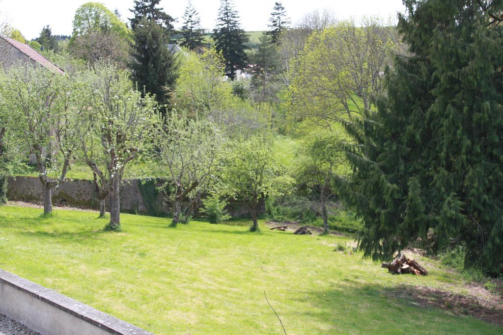 A L'Aube Des Volcans Charbonnières-les-Vieilles Exterior foto